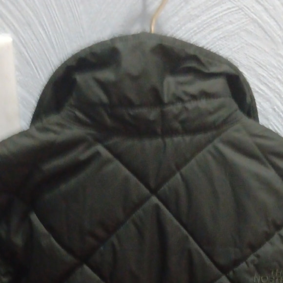 The North Face Women's Quilted Puffer Jacket - Black - Picture 6 of 7